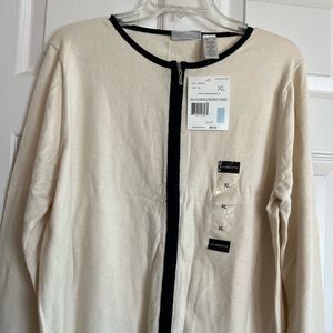 Liz Claiborne new unworn preowned women’s full sleeve zipper cardigan in XL.